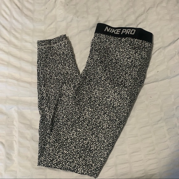 WOMEN’S NIKE PRO PRINTED LEGGINGS SIZE LARGE - Picture 1 of 2